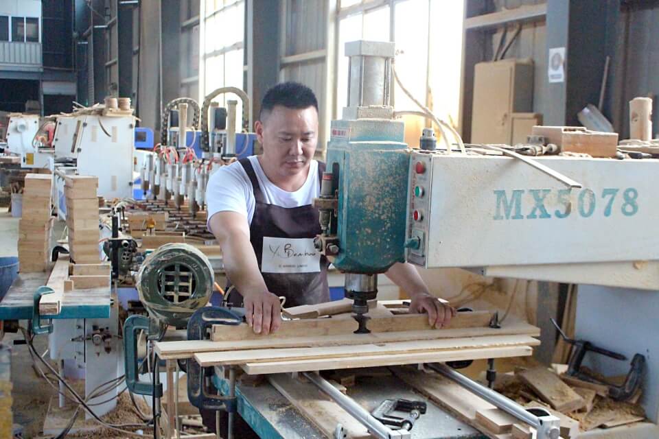 Yi Bamboo Worker photo